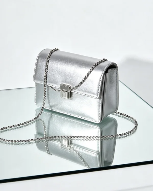 Modern Luxury Bag for Any Occasion · Model LIV-HB-009