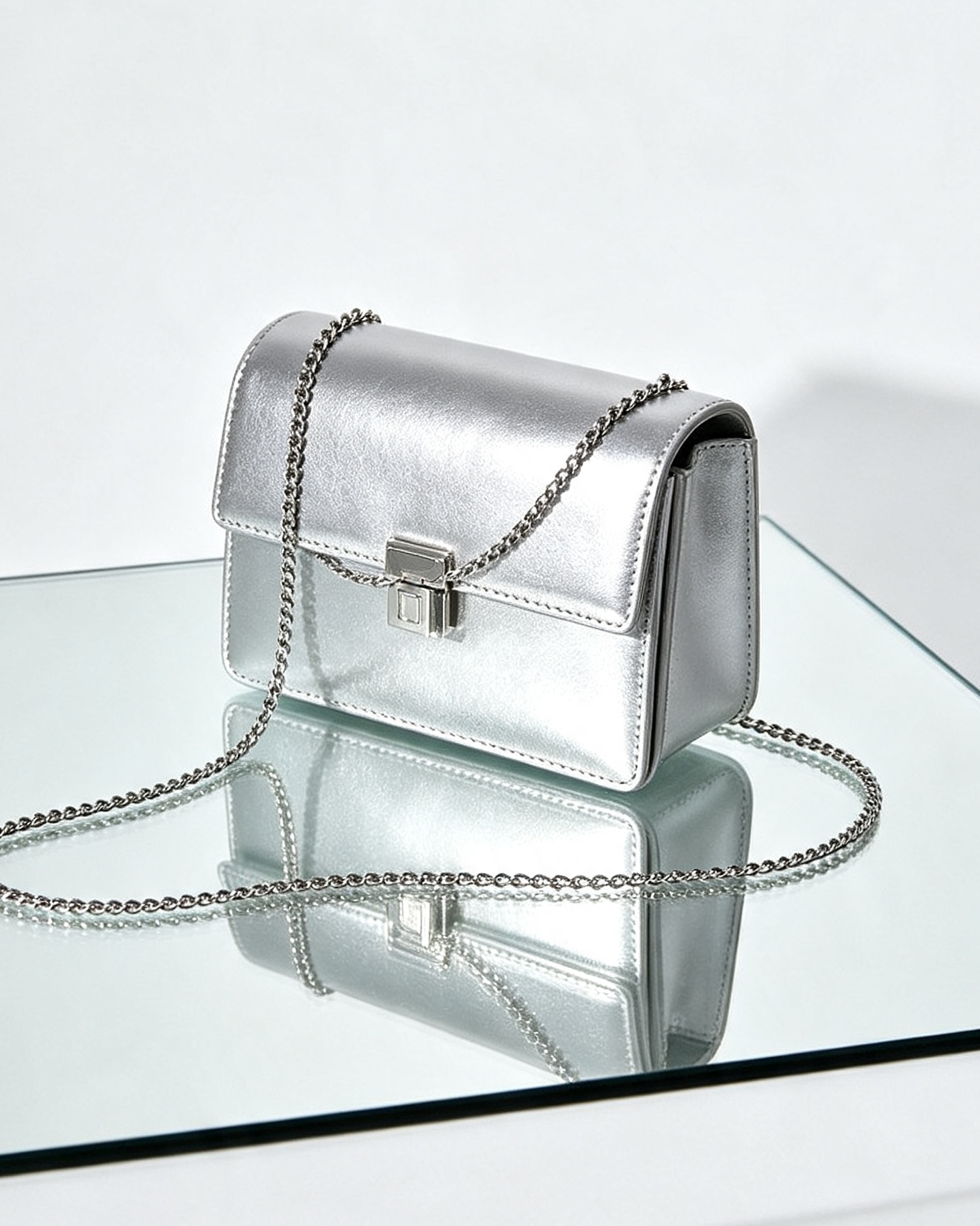 Modern Luxury Bag for Any Occasion · Model LIV-HB-009
