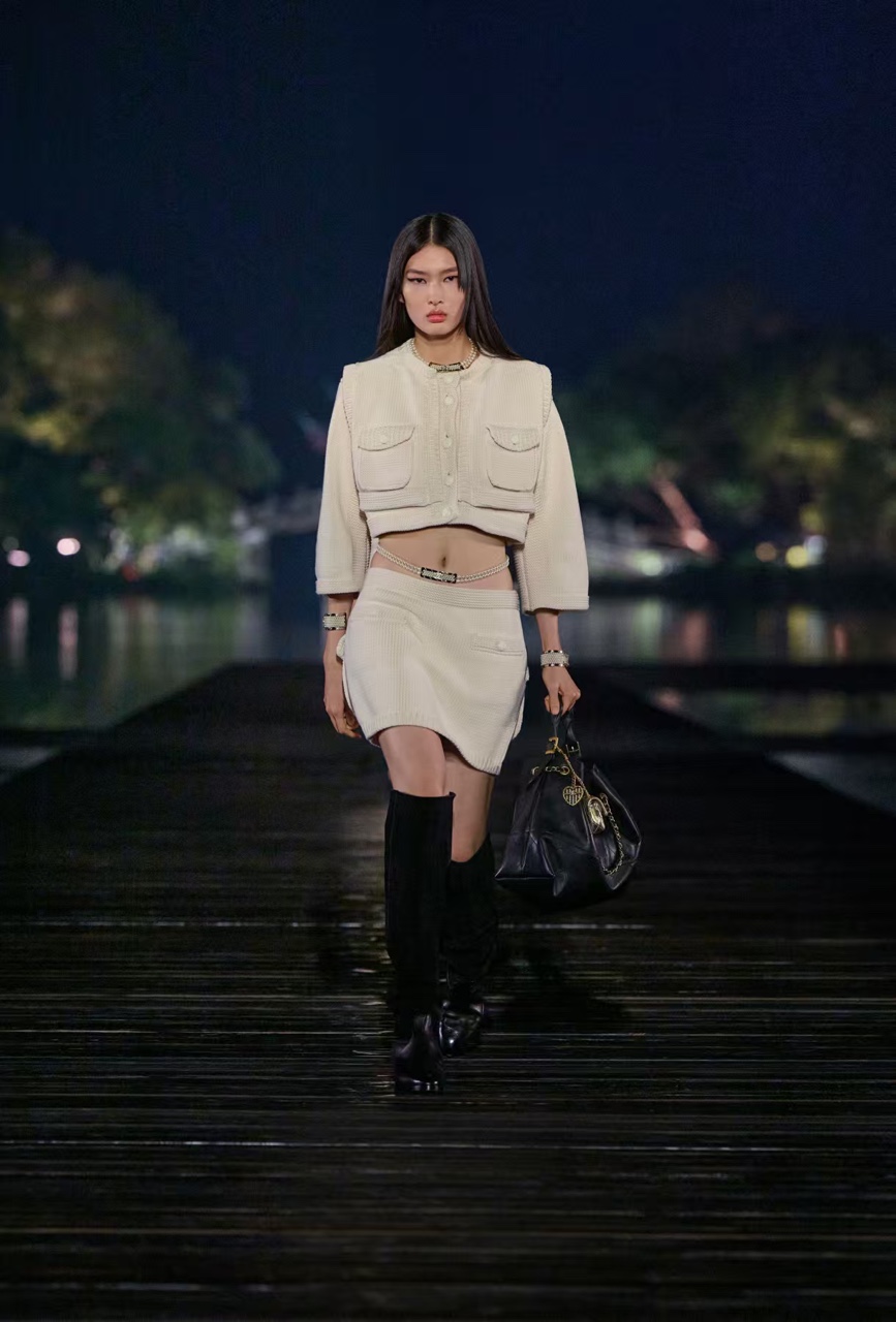 CHANEL 25 Shopping Bag