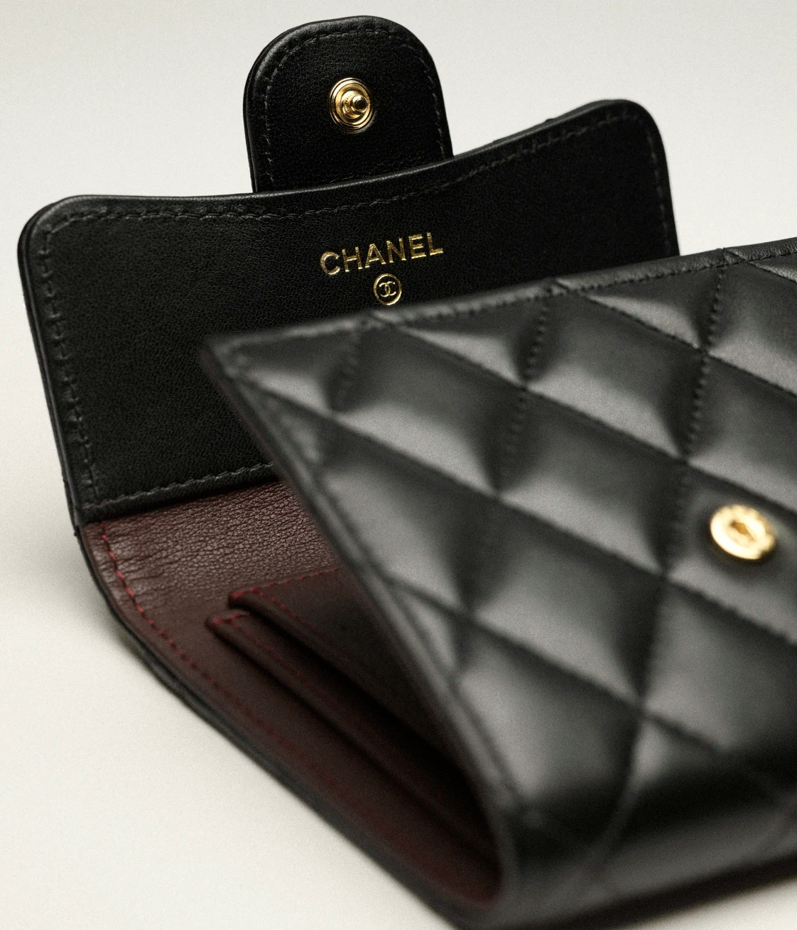 CLASSIC SMALL FLAP WALLET