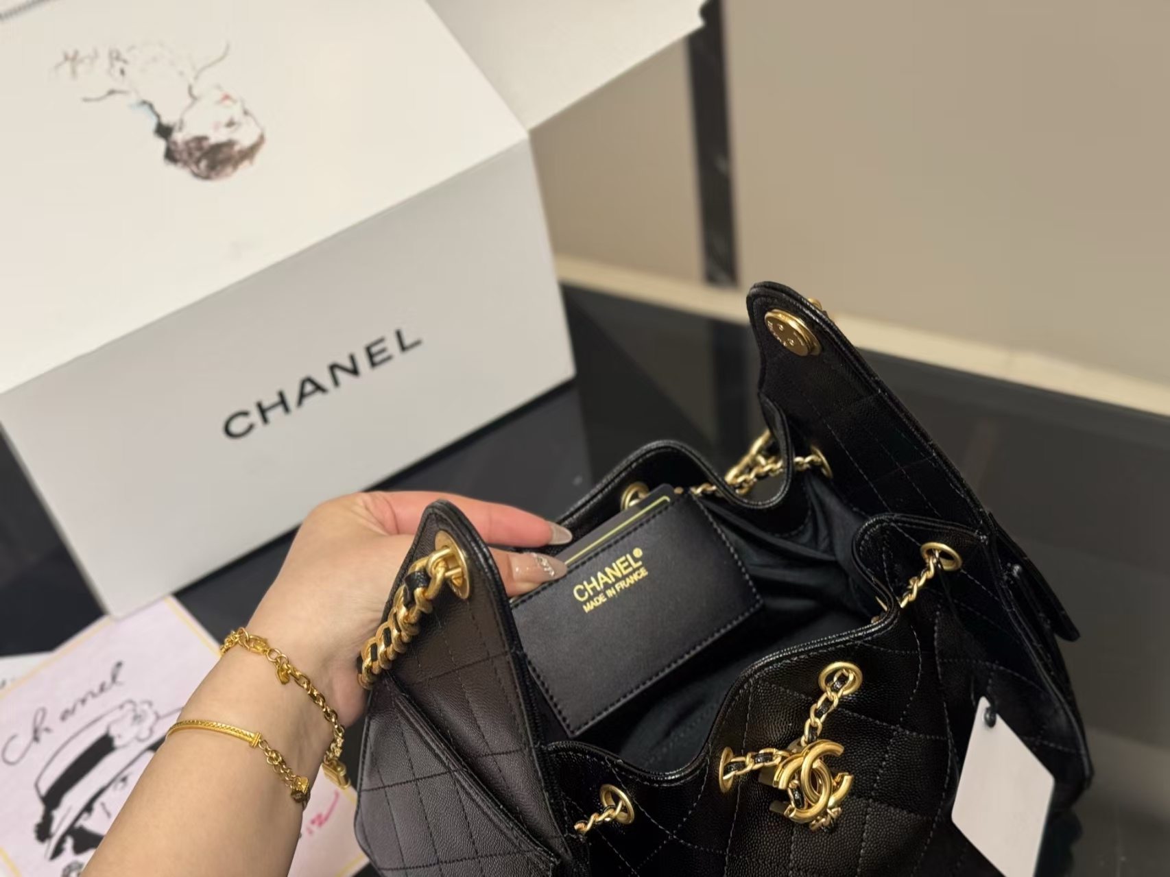 CHANEL 25 Medium Bag (Black)