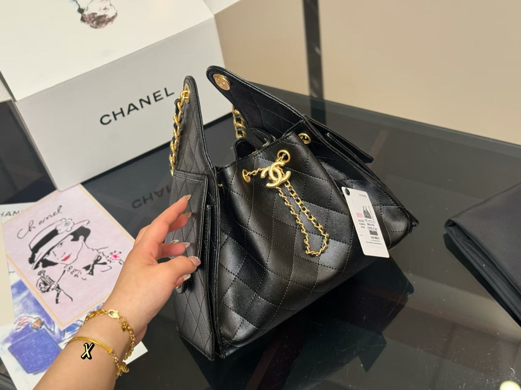 CHANEL 25 Medium Bag (Black)