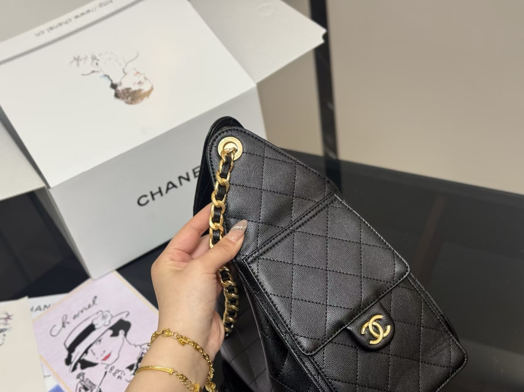 CHANEL 25 Medium Bag (Black)