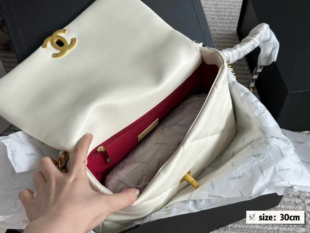 19 Handbag