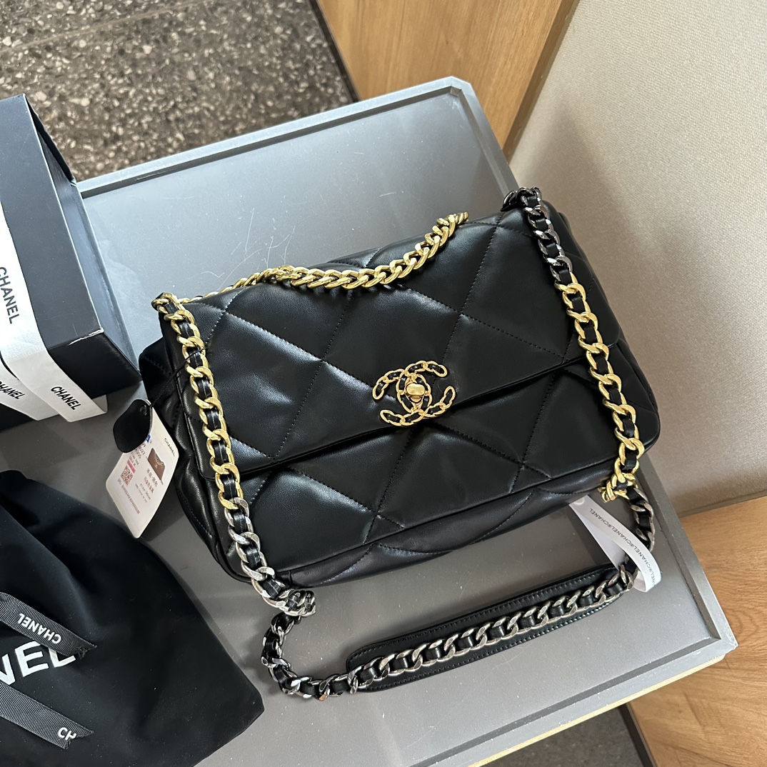 19 HANDBAG