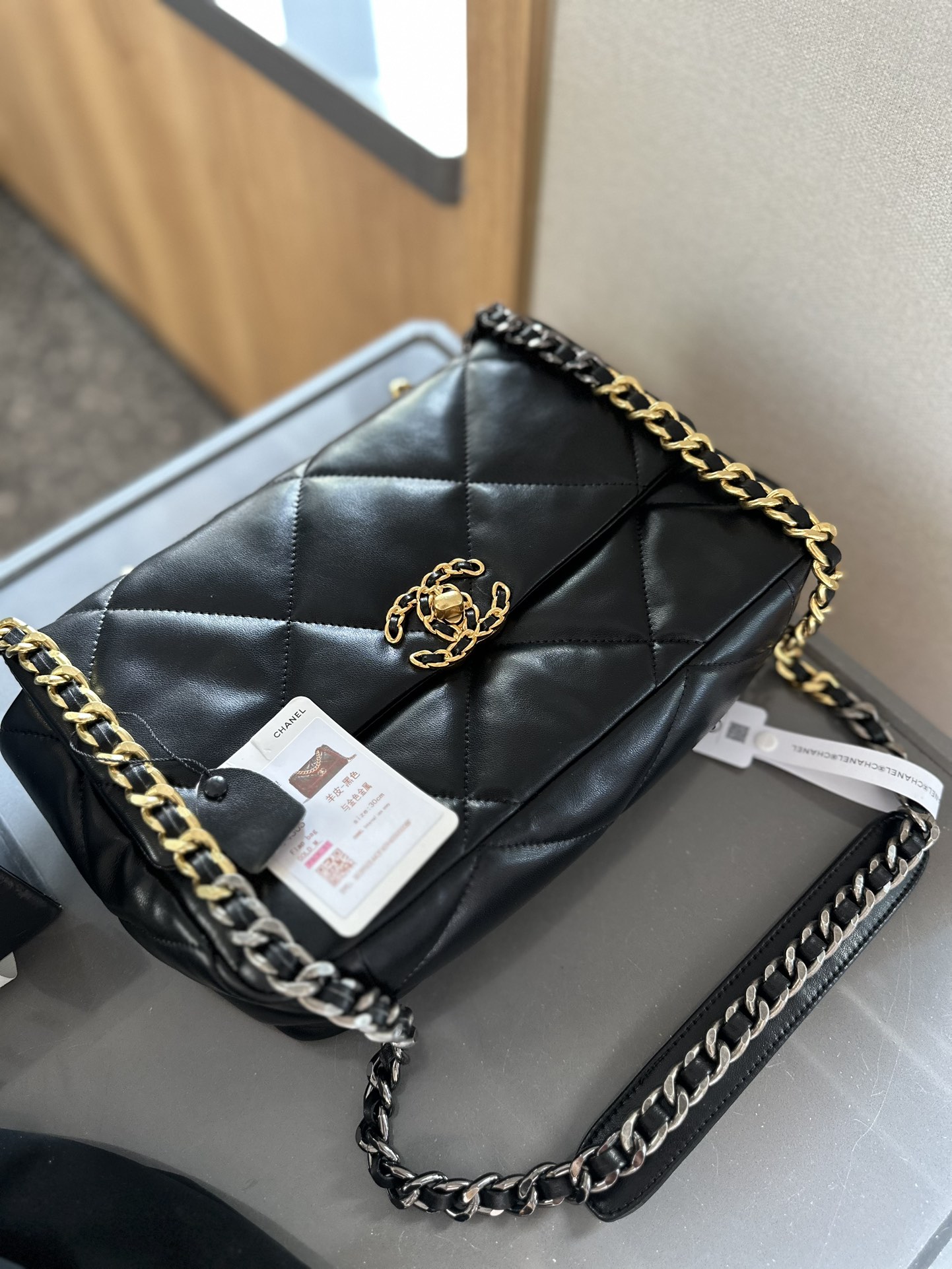 19 HANDBAG