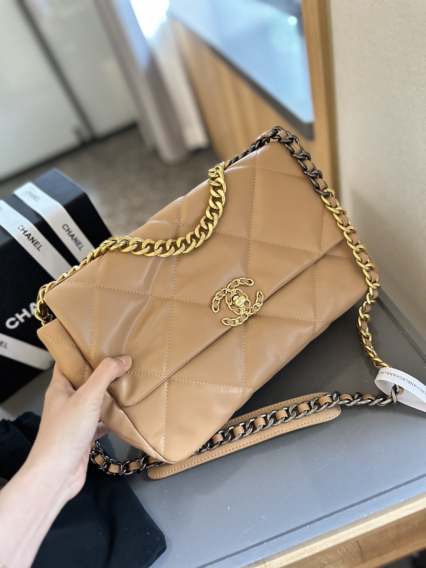 19 HANDBAG