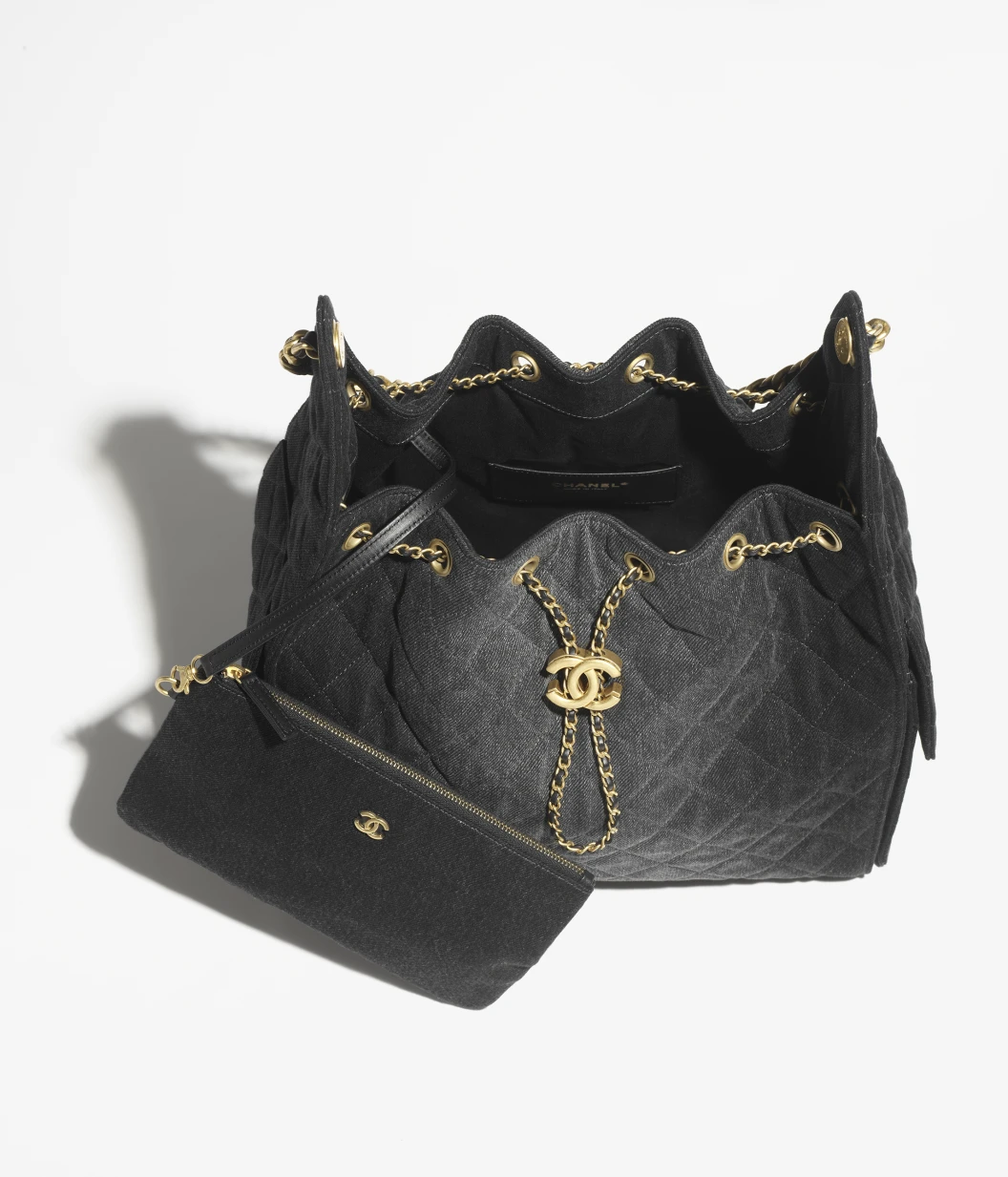 CHANEL 25 medium bag(Black)