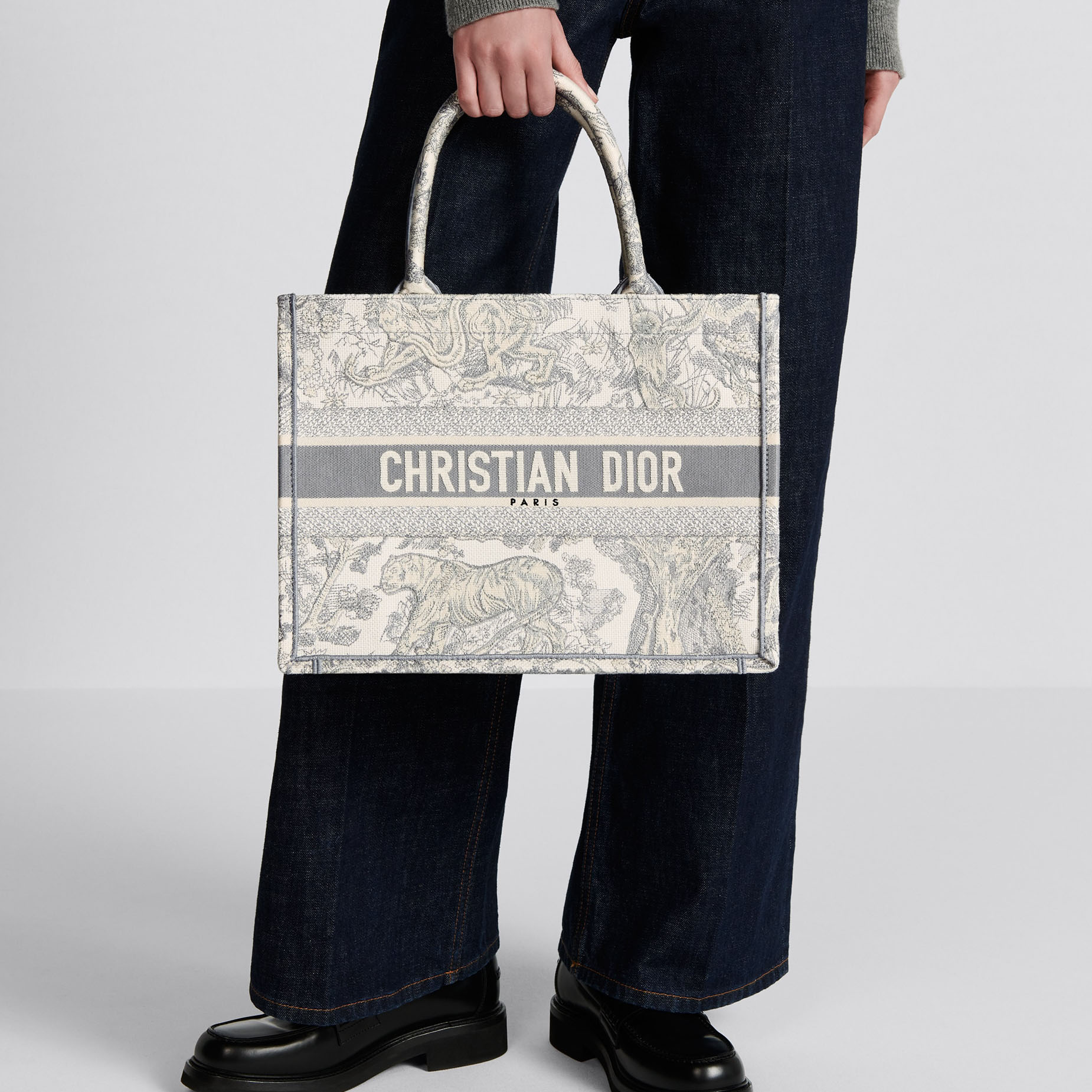 MEDIUM BOOK TOTE