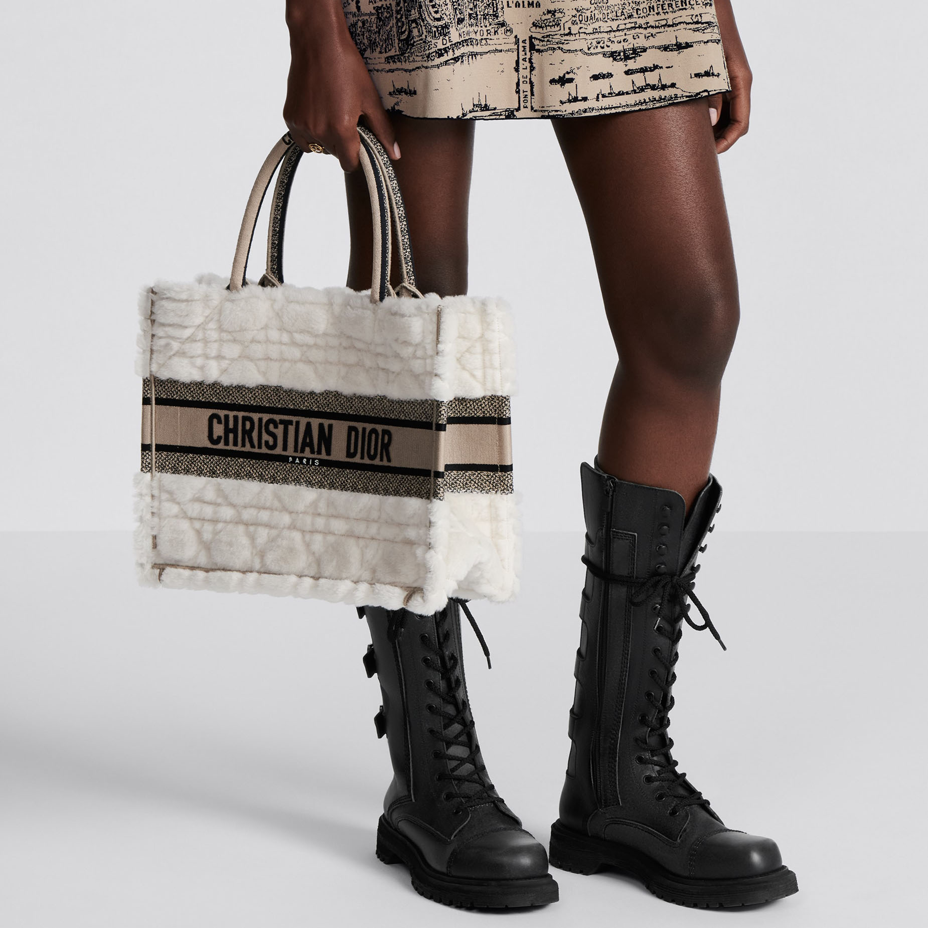 MEDIUM BOOK TOTE