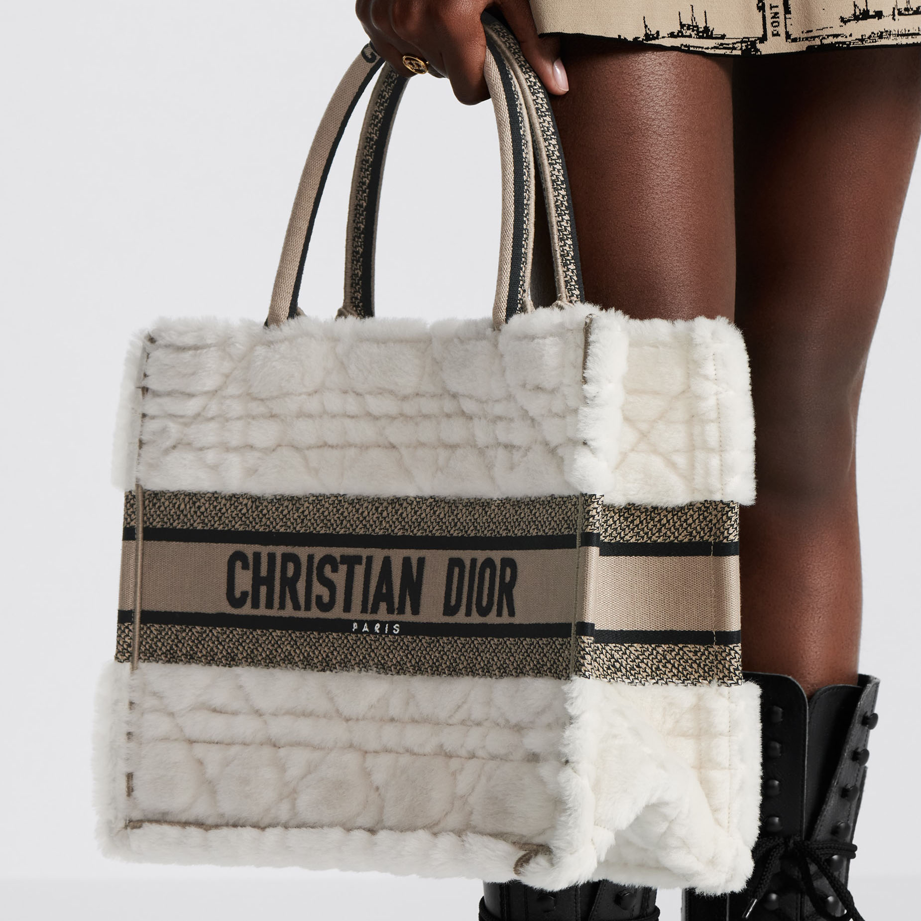 MEDIUM BOOK TOTE