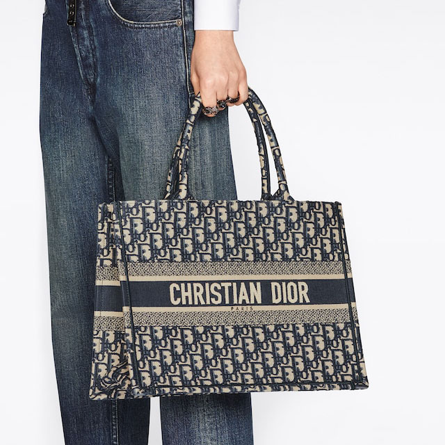 MEDIUM BOOK TOTE