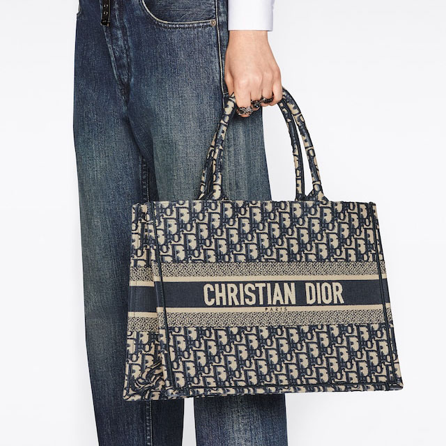 MEDIUM BOOK TOTE