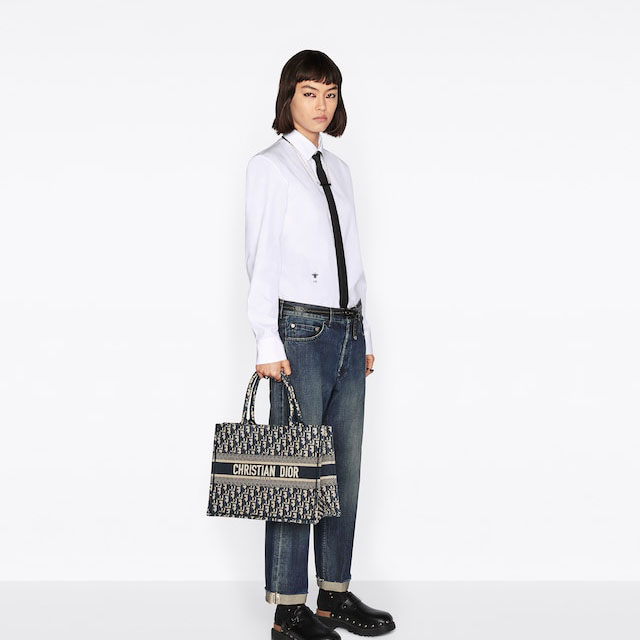 MEDIUM BOOK TOTE
