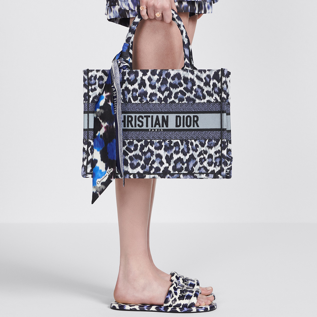 MEDIUM BOOK TOTE