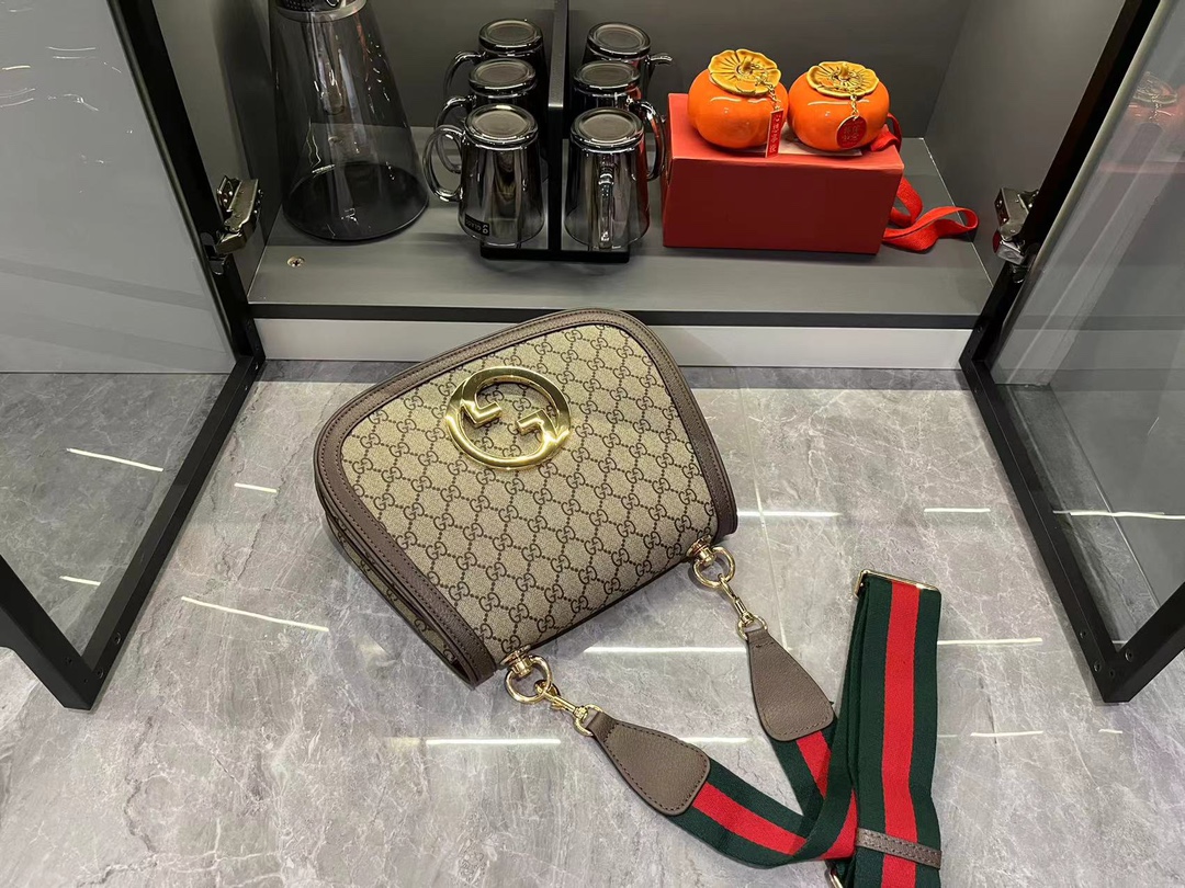 Gucci Blondie Monogram Medium top handle bag
