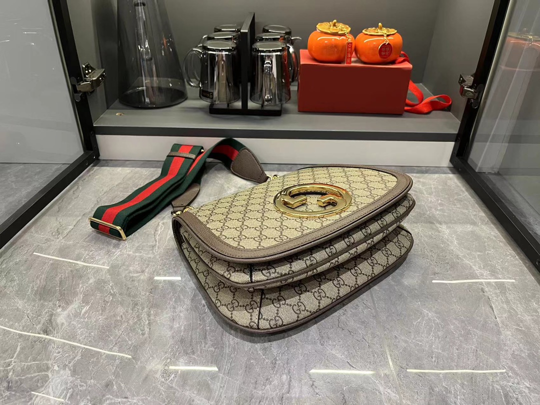 Gucci Blondie Monogram Medium top handle bag