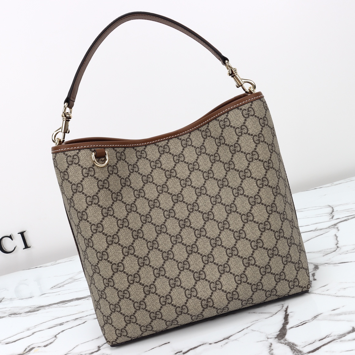 Gucci GG Emblem bucket bag - Medium
