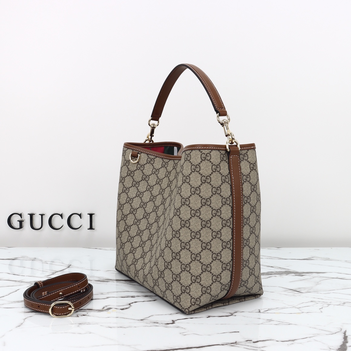 Gucci GG Emblem bucket bag - Medium