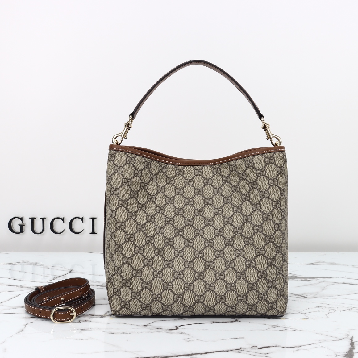 Gucci GG Emblem bucket bag - Medium
