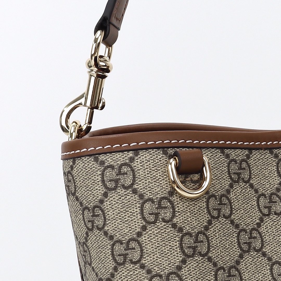 Gucci GG Emblem bucket bag - Medium