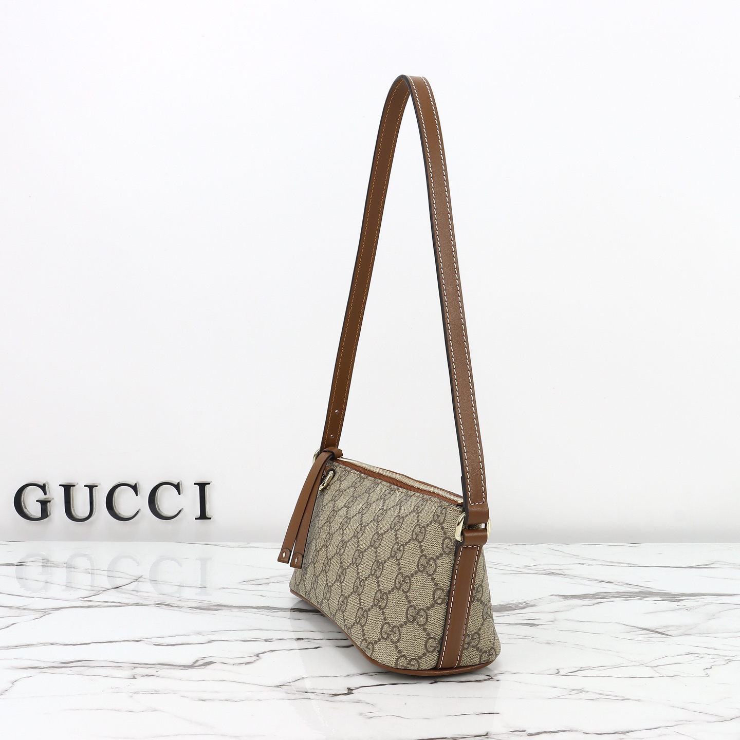 Gucci GG Emblem small shoulder bag - Beige