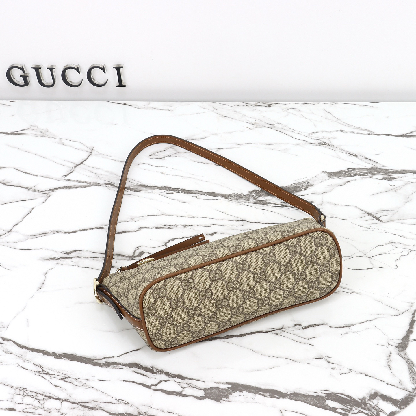 Gucci GG Emblem small shoulder bag - Beige
