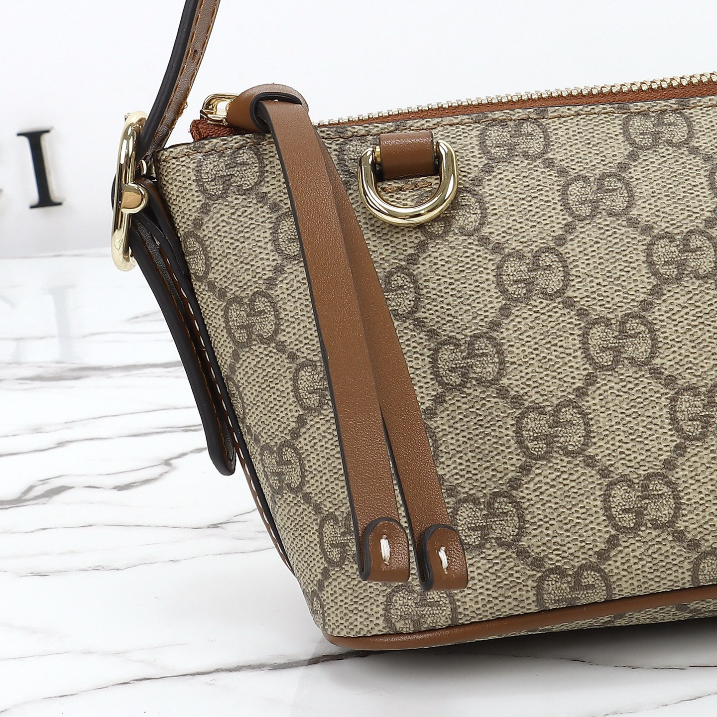Gucci GG Emblem small shoulder bag - Beige