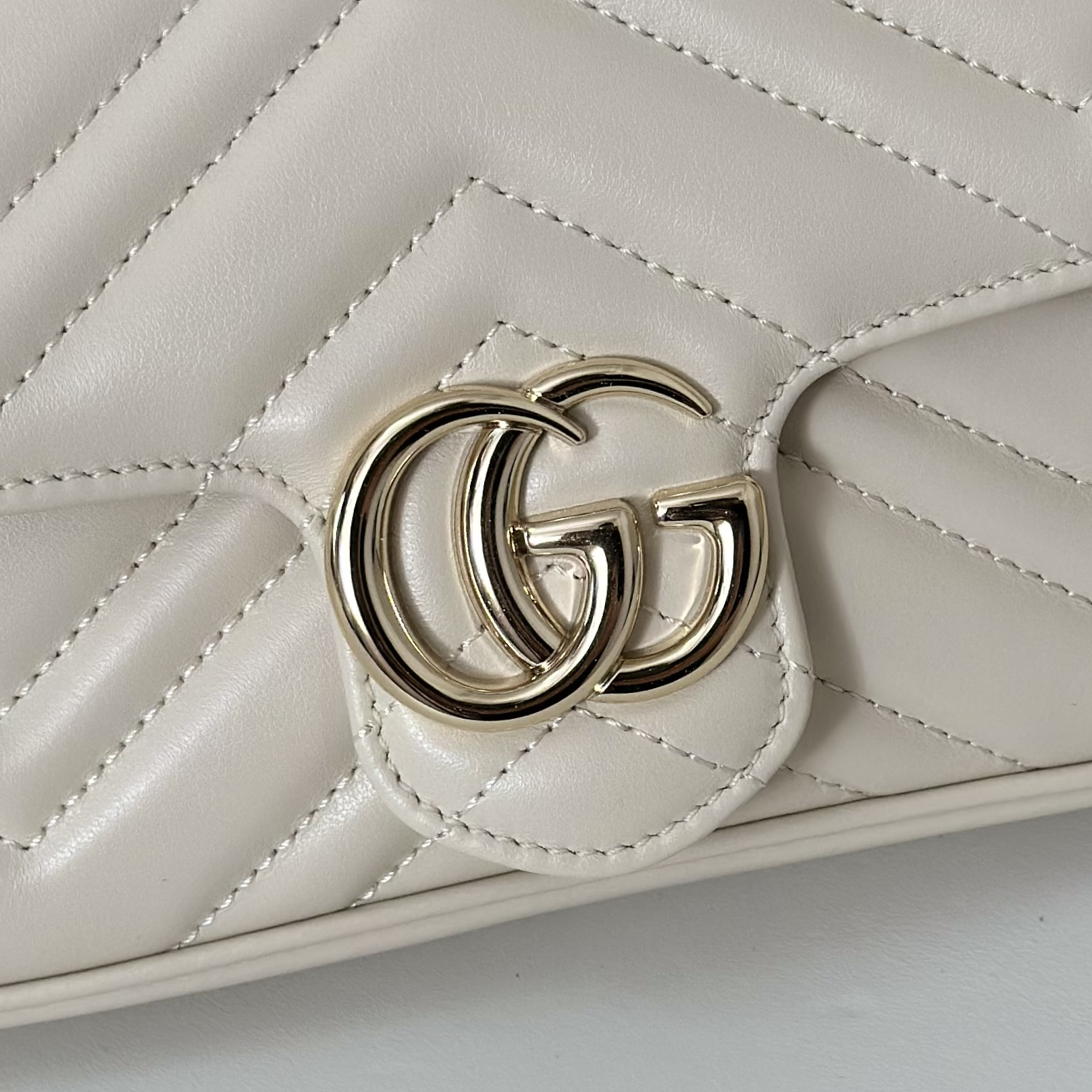 Gucci GG Marmont White Matelassé Chevron Leather Small Shoulder Bag