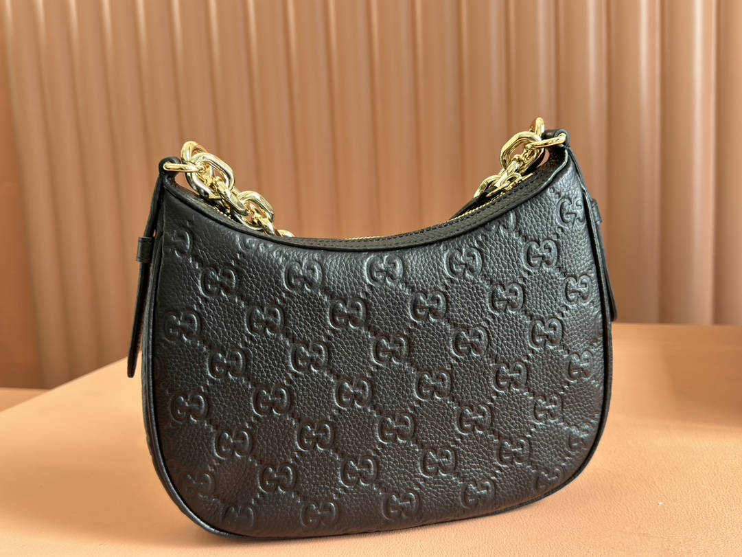 Gucci Emblem Black Grainy Leather Small Bag