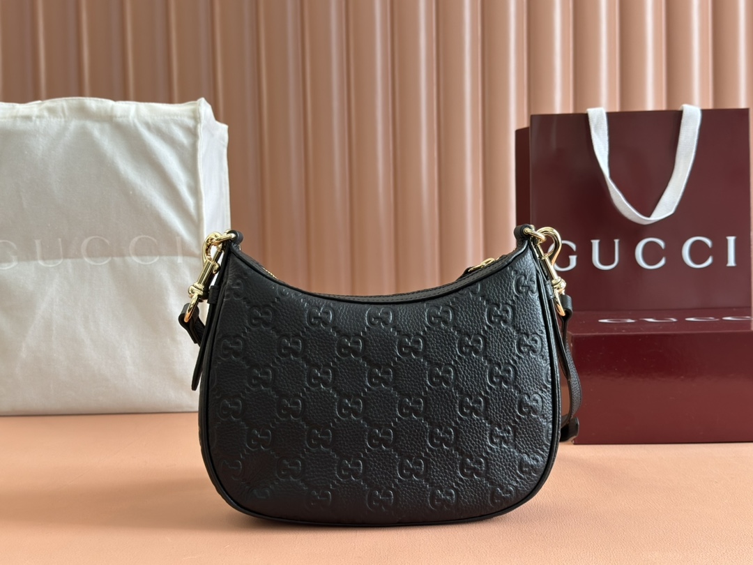Gucci Emblem Black Grainy Leather Small Bag