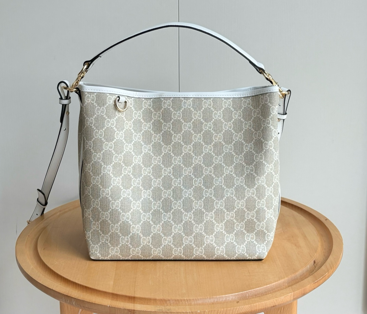 Gucci GG Emblem Bucket Bag - Off white