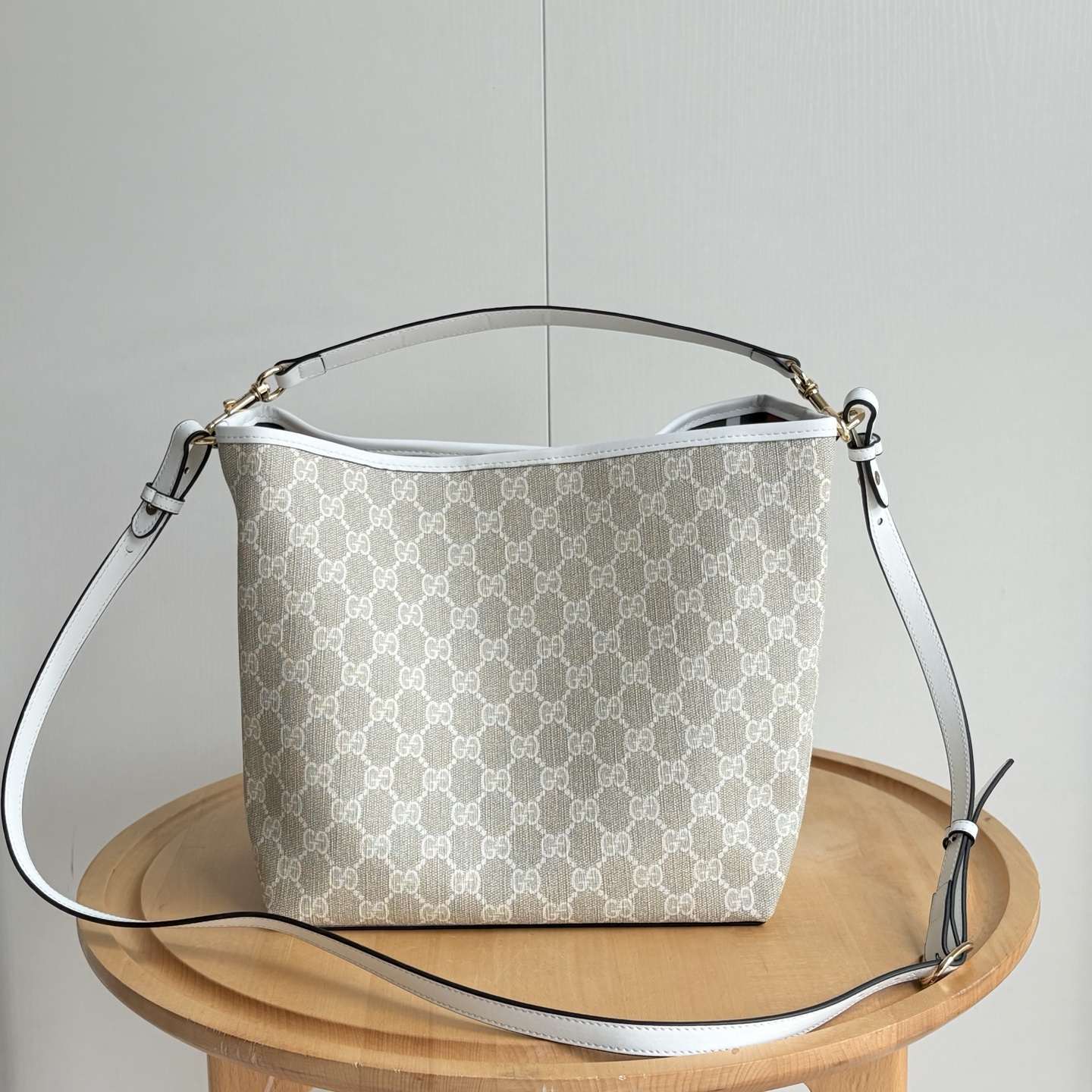 Gucci GG Emblem Bucket Bag - Off white