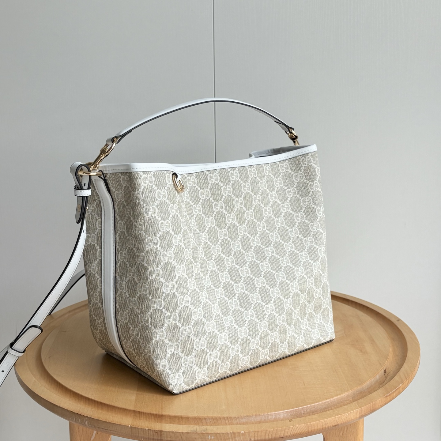 Gucci GG Emblem Bucket Bag - Off white