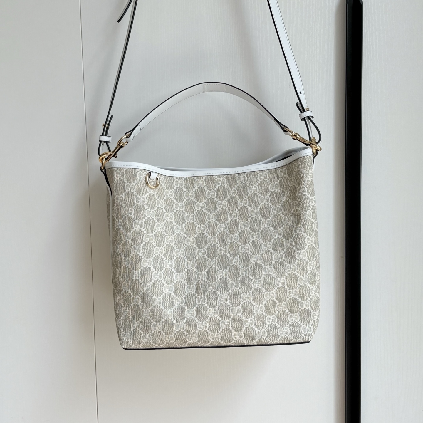 Gucci GG Emblem Bucket Bag - Off white