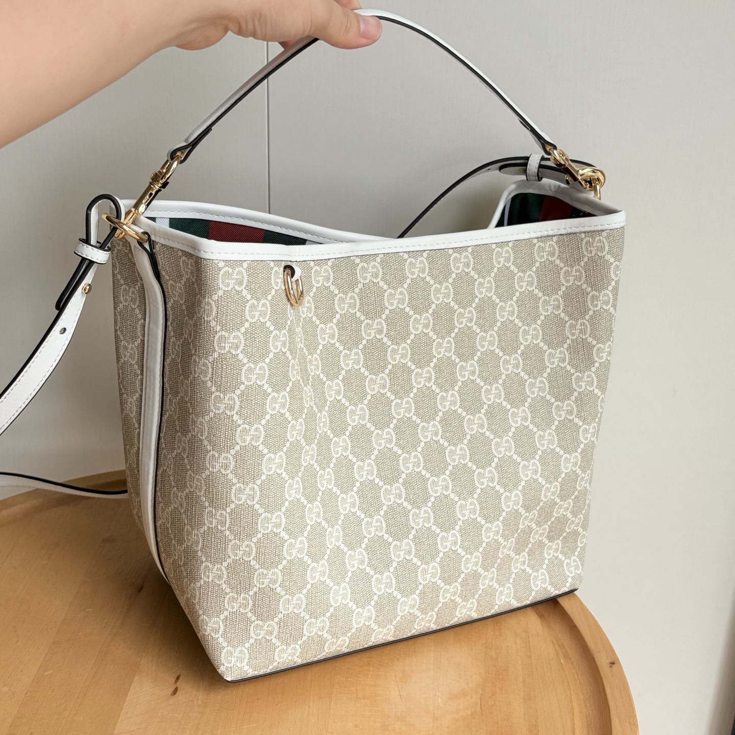 Gucci GG Emblem Bucket Bag - Off white