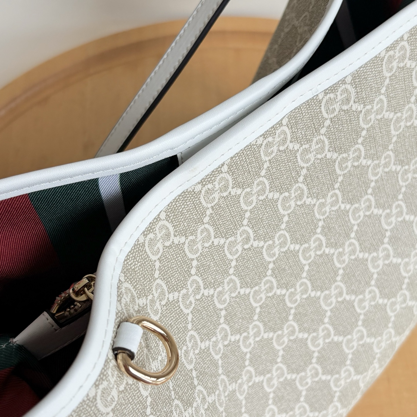 Gucci GG Emblem Bucket Bag - Off white