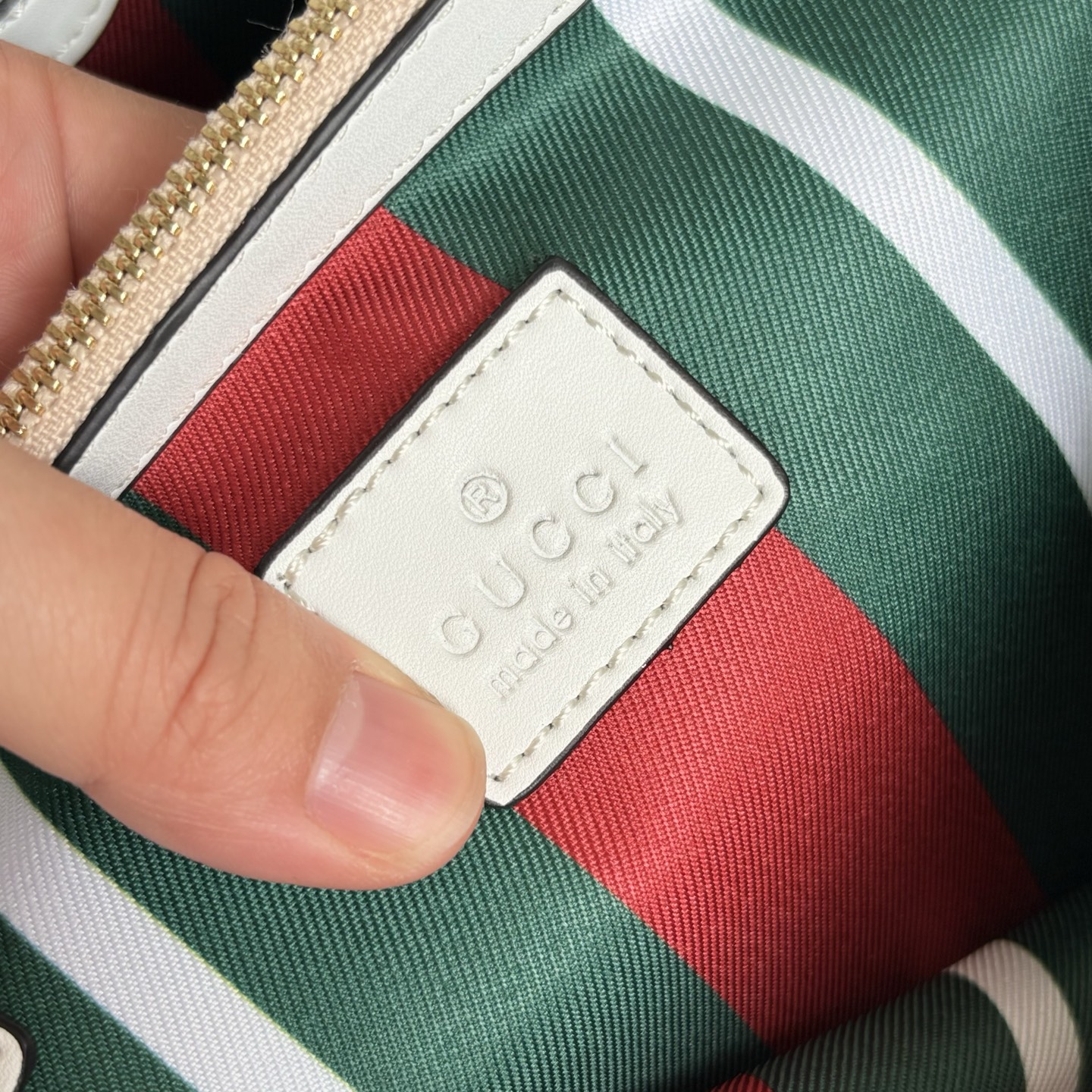 Gucci GG Emblem Bucket Bag - Off white