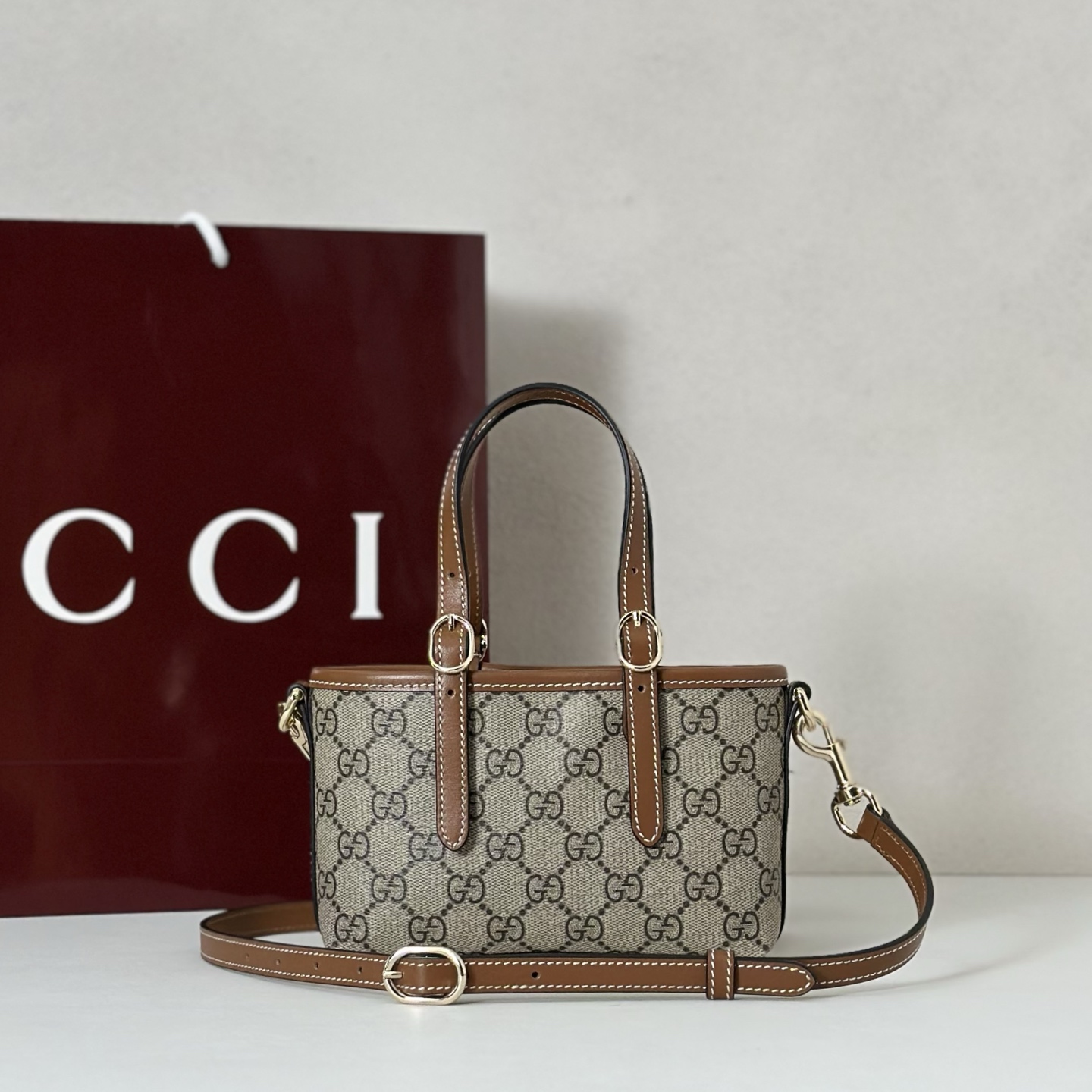 Gucci GG Emblem mini bag - Beige