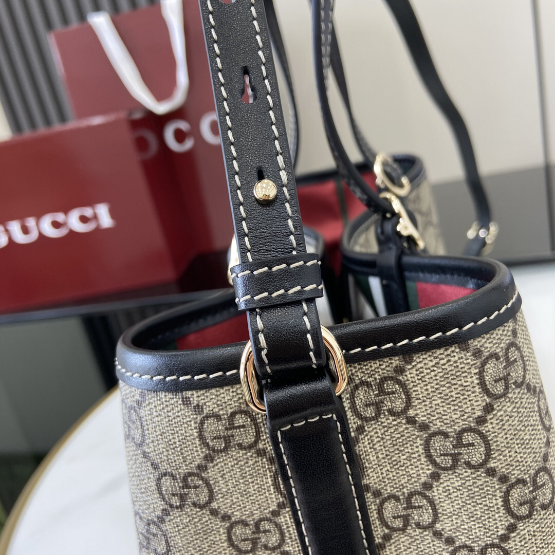 Gucci GG Emblem Medium Black tote bag