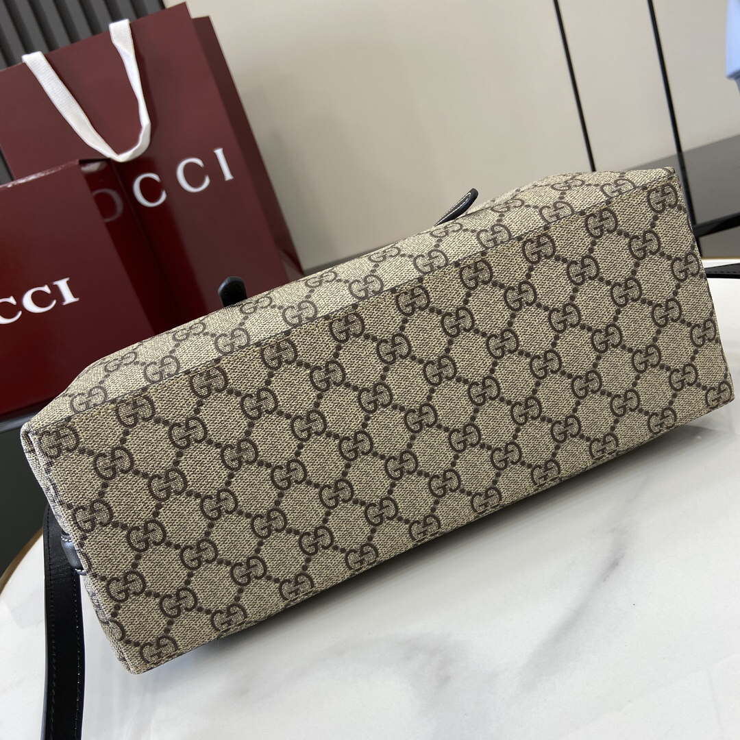 Gucci GG Emblem Medium Black tote bag