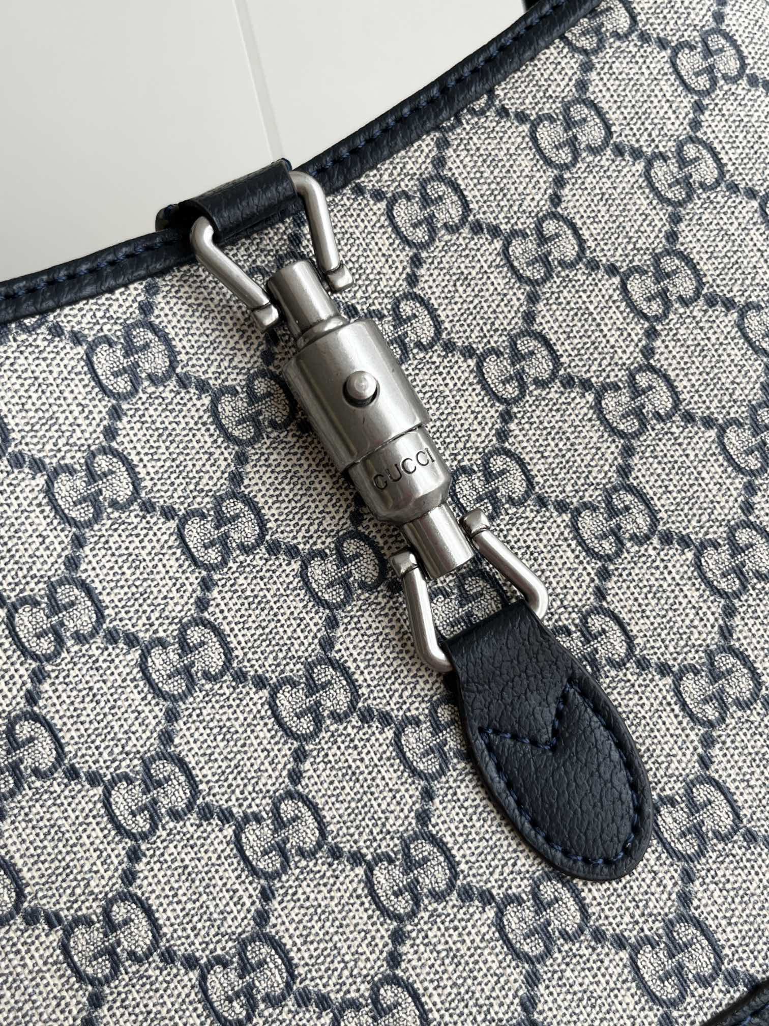 Gucci Jackie 1961 small GG shoulder bag Beige and blue GG canvas - Bag