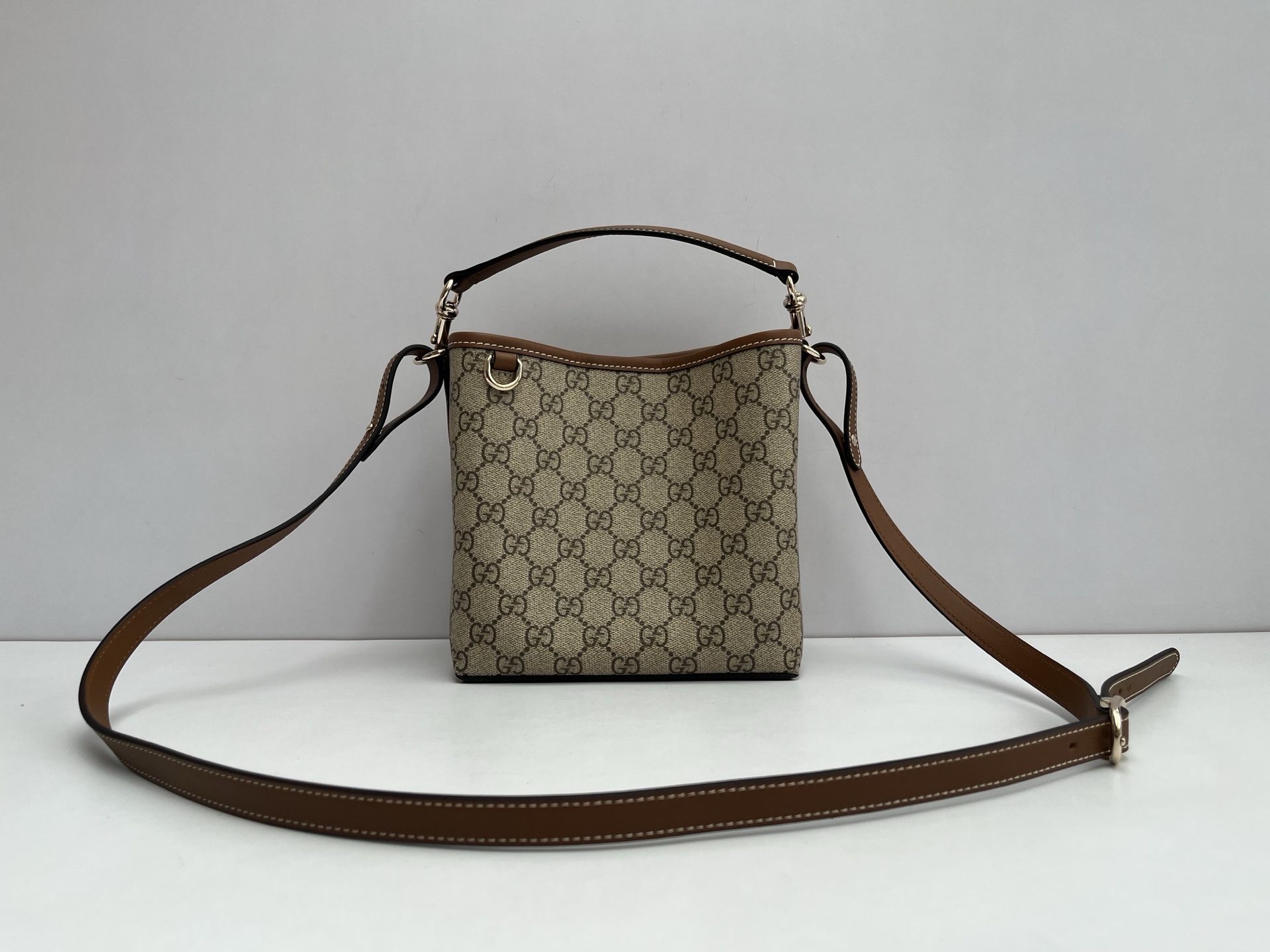Gucci GG Emblem bucket bag - Small