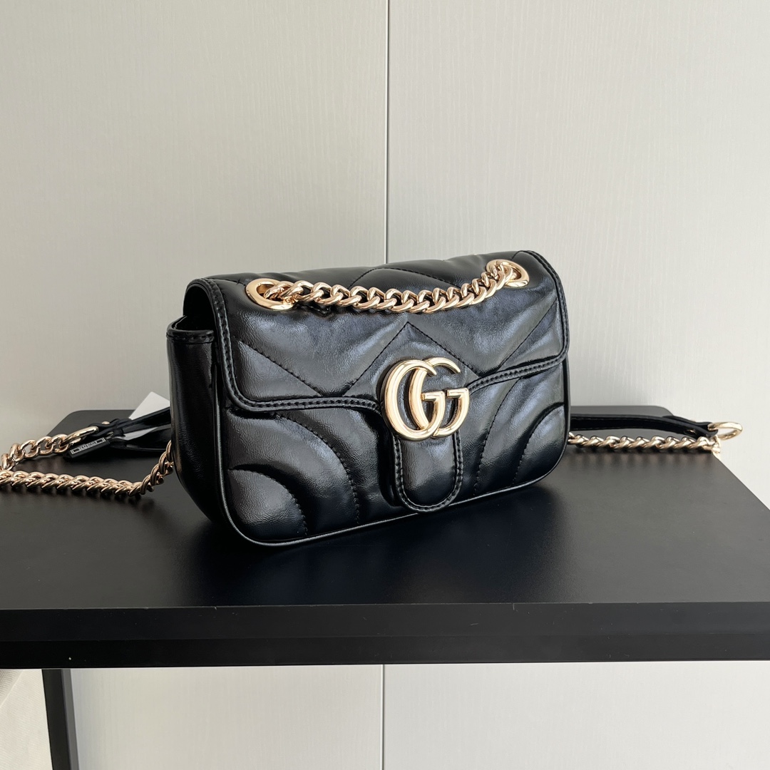 Gucci GG Marmont matelassé leather super small bag