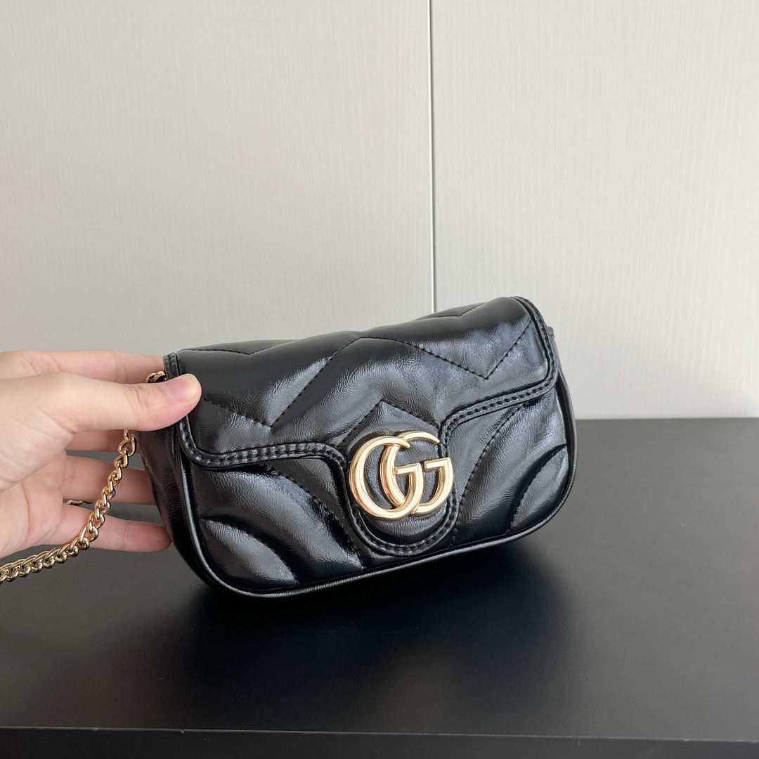 Gucci GG Marmont matelassé leather super mini bag