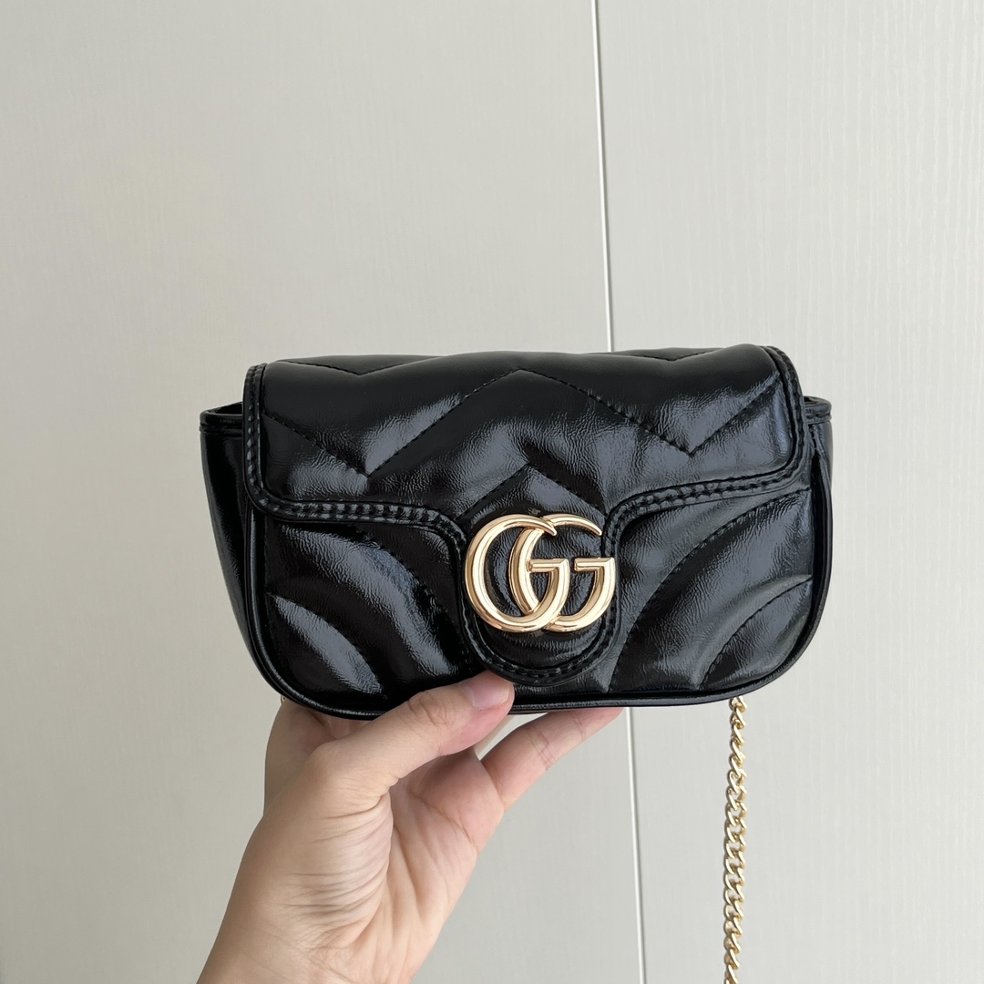 Gucci GG Marmont matelassé leather super mini bag