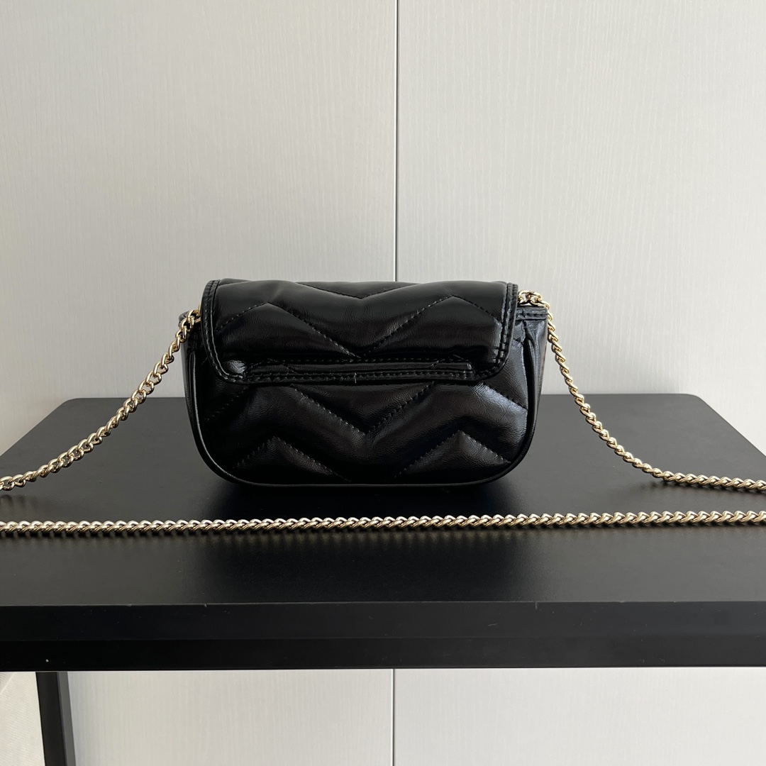 Gucci GG Marmont matelassé leather super mini bag
