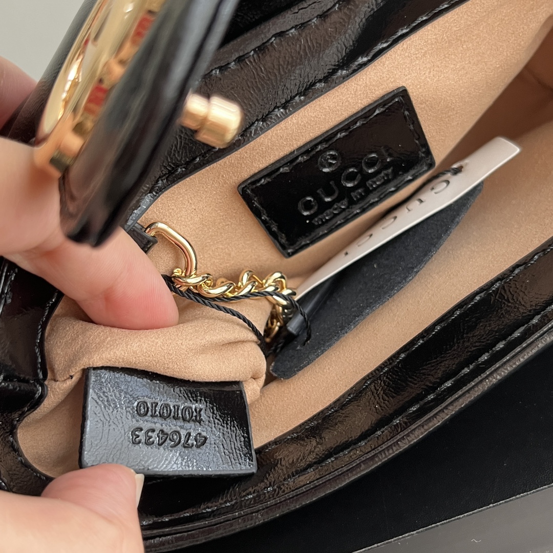 Gucci GG Marmont matelassé leather super mini bag