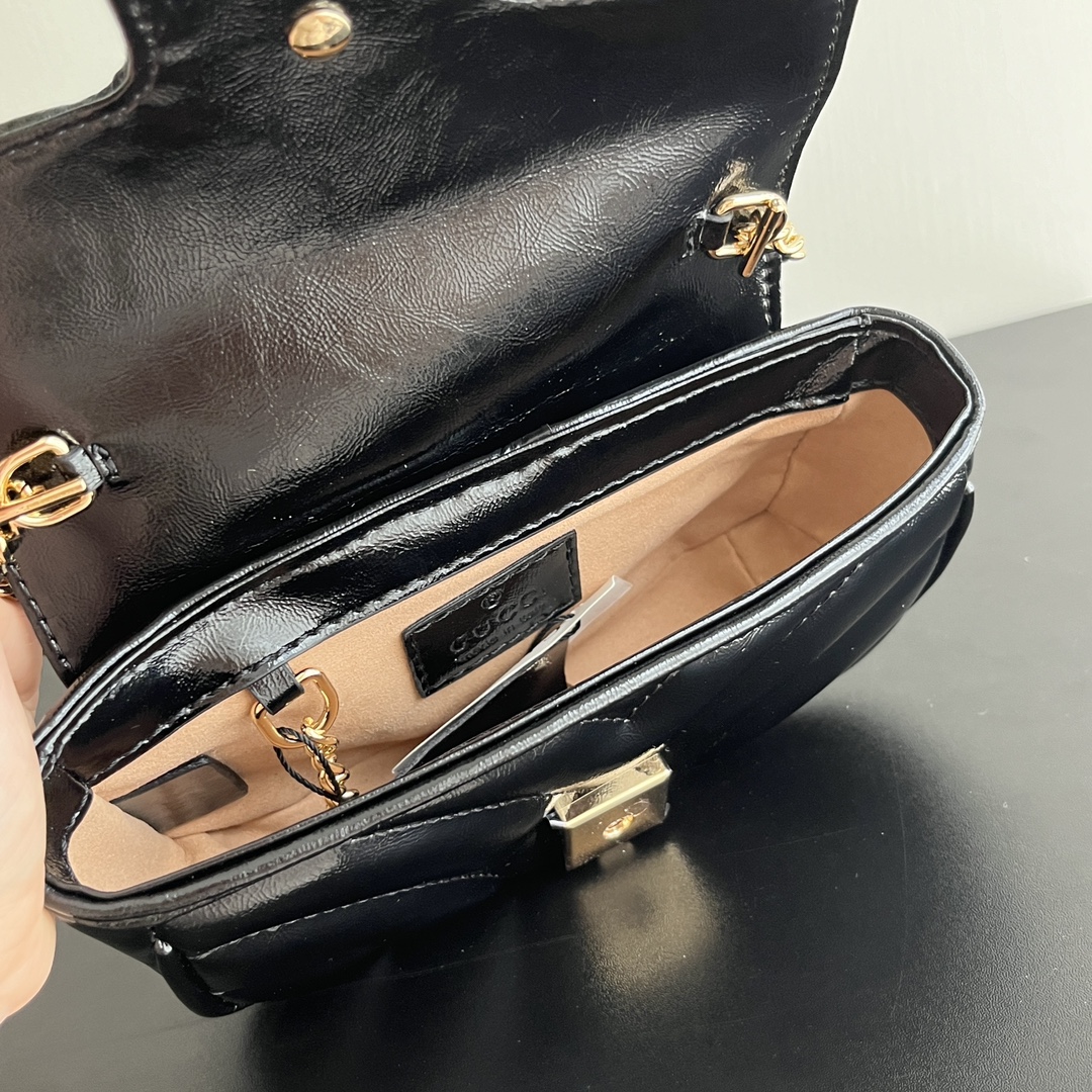 Gucci GG Marmont matelassé leather super mini bag