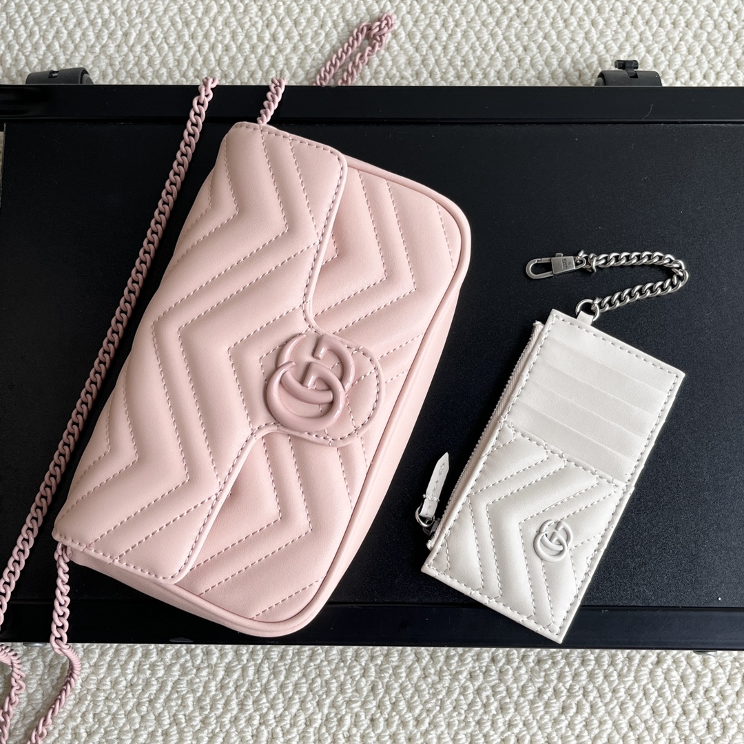Gucci GG Marmont matelassé leather super mini bag